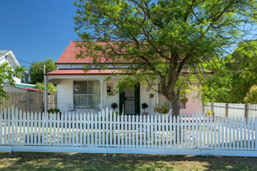 Suburbs-where-investors-have-achieved-high-yield-house-picket-fence